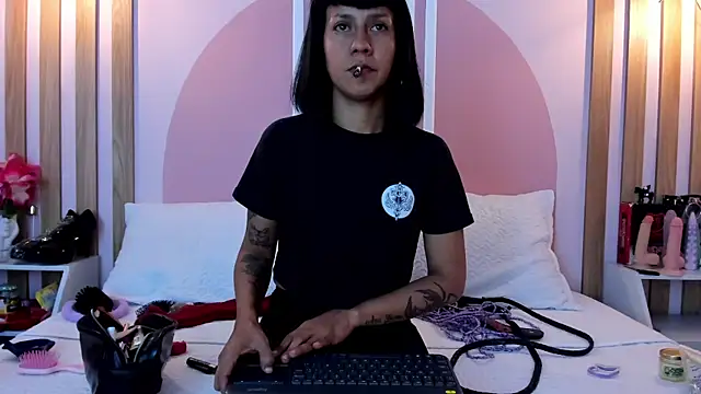 Snapshot of Valkiriia_wiine chatting on June 2026 04:50:02 AM Valkiriia wiine online show from June 2026 04:50:02 AM