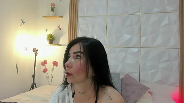 Anniee 333 online show from June 2026 01:33:01 PM