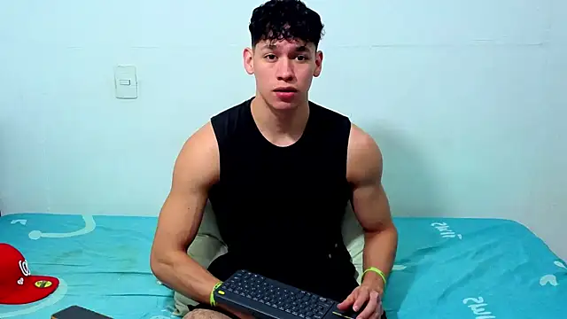 Luke Muscle online show from June 2026 01:39:01 AM