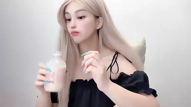 Snapshot of jiangjiang2005 chatting on July 2026 06:45:02 PM jiangjiang2005 online show from July 2026 06:45:02 PM