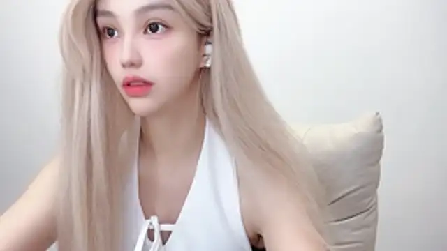 Snapshot of jiangjiang2005 chatting on July 2026 06:00:02 PM jiangjiang2005 online show from July 2026 06:00:02 PM