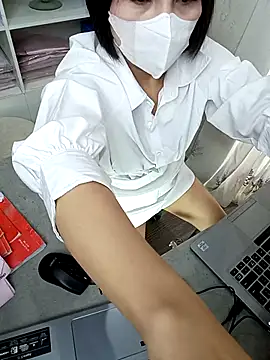 Snapshot of Julie-Rosee chatting on June 2026 01:43:02 AM Julie-Rosee online show from June 2026 01:43:02 AM