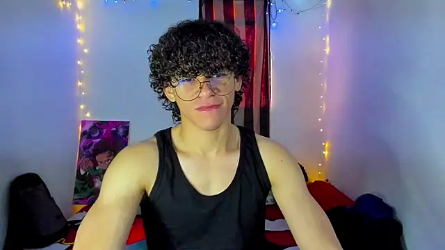 Snapshot of tom_bluees10 chatting on June 2026 03:00:02 PM tom bluees10 online show from June 2026 03:00:02 PM