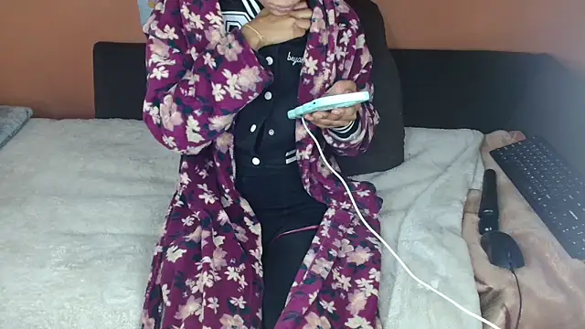 Snapshot of Tiny_Latifah chatting on June 2026 07:47:02 AM Tiny Latifah online show from June 2026 07:47:02 AM