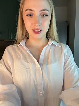 MoniLyn online show from May 2026 07:42:02 PM