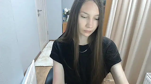 Snapshot of DollAshley chatting on June 2026 08:06:02 AM DollAshley online show from June 2026 08:06:02 AM