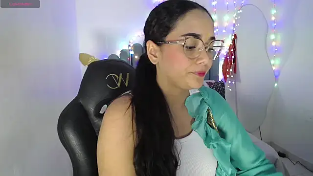 Snapshot of farah_samira chatting on June 2026 07:46:01 PM farah samira online show from June 2026 07:46:01 PM