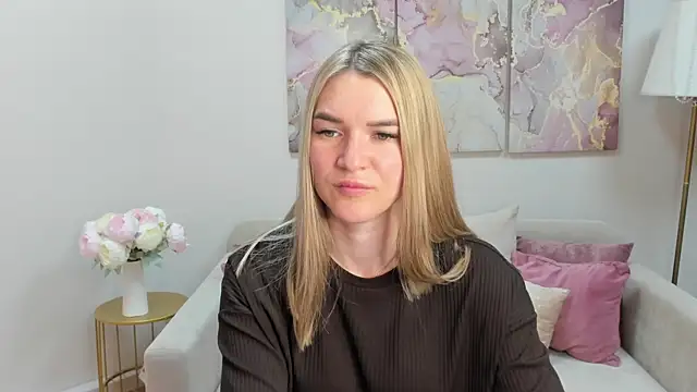 RoxyReignn online show from July 2026 09:10:02 PM