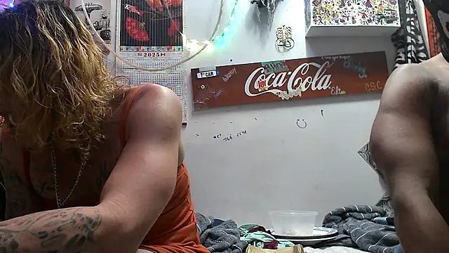 Snapshot of VanillaSnowcones chatting on June 2026 12:24:01 AM VanillaSnowcones online show from June 2026 12:24:01 AM