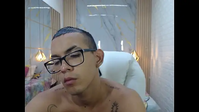 maximiliano hotdevil online show from May 2026 08:22:02 AM
