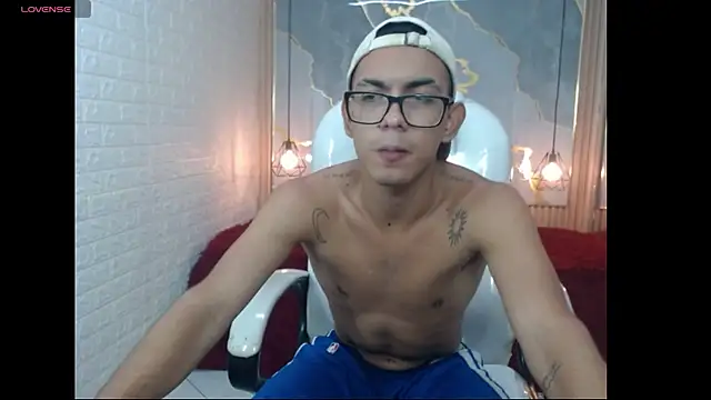 maximiliano hotdevil online show from May 2026 08:06:02 PM
