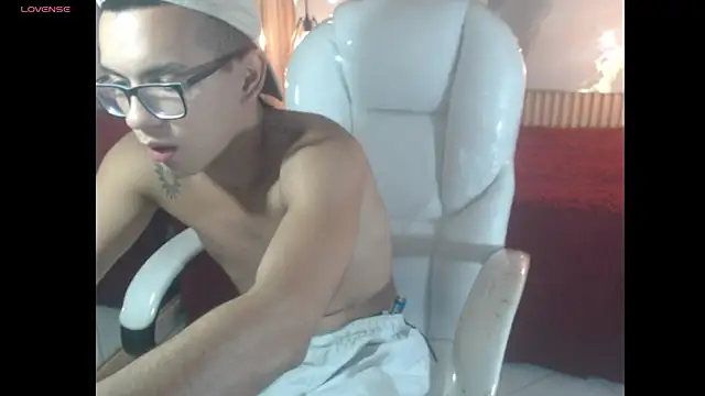 maximiliano hotdevil online show from May 2026 02:09:02 AM