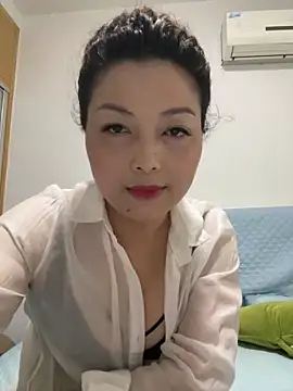 Luckylilyss online show from June 2026 09:47:02 AM