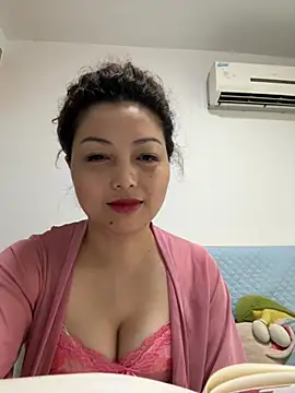 Luckylilyss online show from July 2026 02:46:01 AM