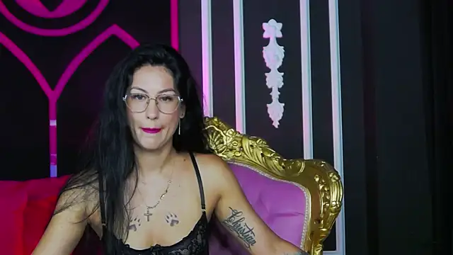 Snapshot of Areina chatting on June 2026 04:34:02 AM Areina online show from June 2026 04:34:02 AM