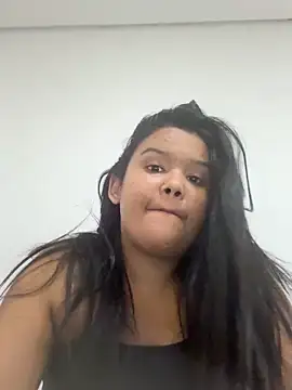 Snapshot of Eumileninha chatting on May 2026 08:48:02 PM Eumileninha online show from May 2026 08:48:02 PM