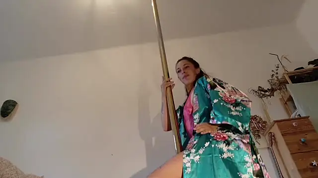 Snapshot of PriscillaPole chatting on June 2026 11:08:02 AM PriscillaPole online show from June 2026 11:08:02 AM