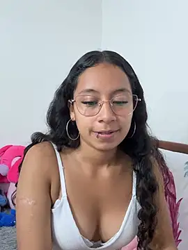 Snapshot of Violetlove_ chatting on June 2026 04:00:02 AM Violetlove online show from June 2026 04:00:02 AM