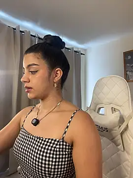 Snapshot of Amel_Rosse chatting on July 2026 02:35:02 PM Amel Rosse online show from July 2026 02:35:02 PM