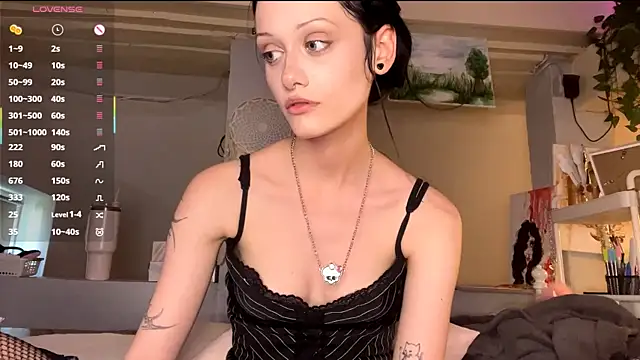 Snapshot of DreamaWeavers chatting on June 2026 03:38:02 PM DreamaWeavers online show from June 2026 03:38:02 PM