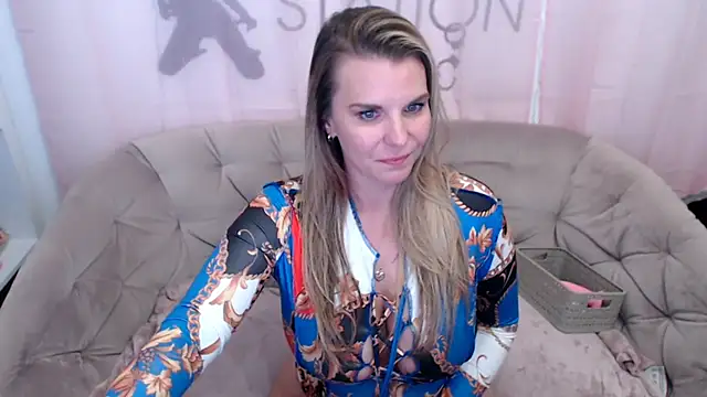 AischePervers online show from September 2025 07:03:02 PM