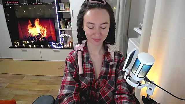 Snapshot of Maryana_Ro chatting on May 2026 09:00:01 PM Maryana Ro online show from May 2026 09:00:01 PM