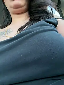 Snapshot of dilaralandinizz chatting on June 2026 02:42:02 AM dilaralandinizz online show from June 2026 02:42:02 AM