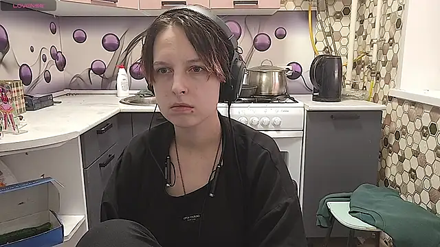 Snapshot of Saranade chatting on June 2026 05:17:02 PM Saranade online show from June 2026 05:17:02 PM