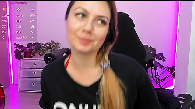 LindaWhite  online show from December 2024 04:05:01 PM