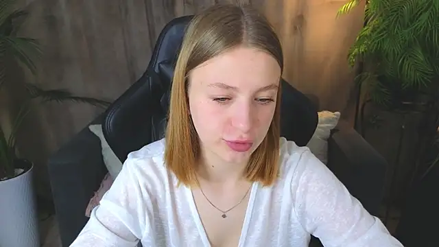 Snapshot of BeatriceLoven chatting on June 2026 07:13:01 AM BeatriceLoven online show from June 2026 07:13:01 AM
