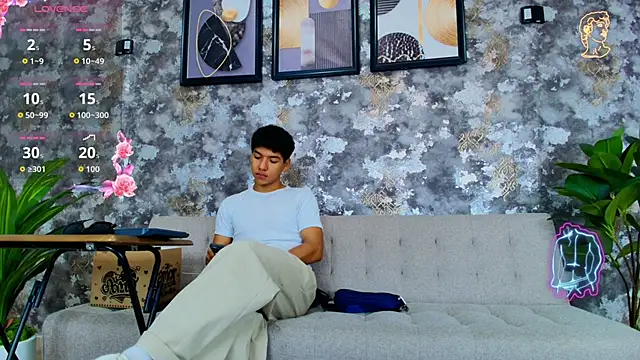 Snapshot of Maximiliano_Young chatting on June 2026 01:24:02 PM Maximiliano Young online show from June 2026 01:24:02 PM