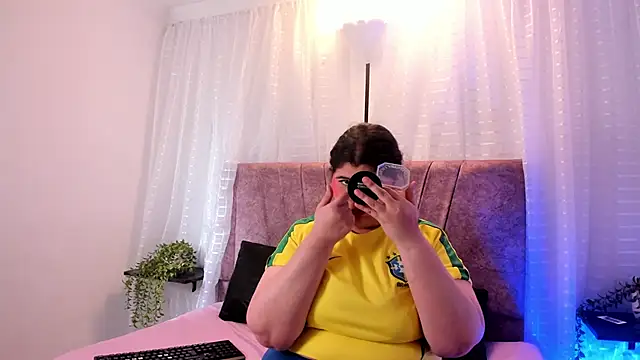 Snapshot of Emilie_Jones chatting on June 2026 01:53:02 PM Emilie Jones online show from June 2026 01:53:02 PM