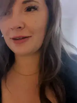 Snapshot of SirenZara chatting on May 2026 06:16:02 PM SirenZara online show from May 2026 06:16:02 PM