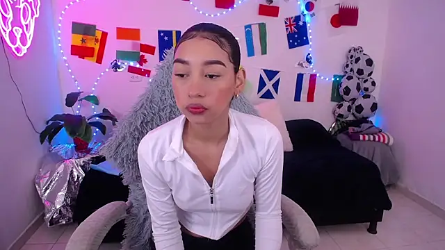 Snapshot of mia_cute_girl chatting on July 2026 12:11:02 PM mia cute girl online show from July 2026 12:11:02 PM