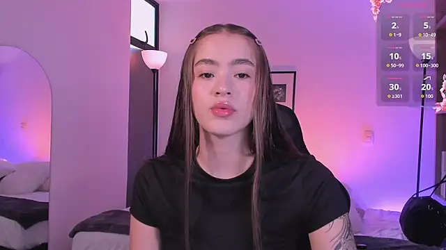 LizzyColins online show from June 2026 07:23:01 PM