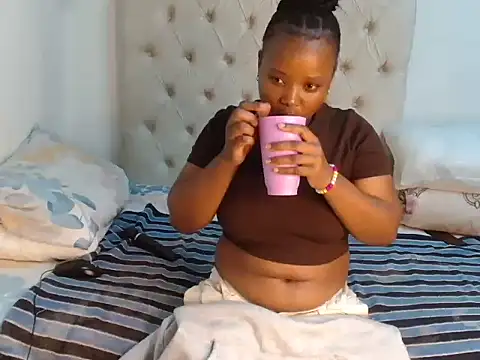 Snapshot of Lihle_00 chatting on June 2026 06:50:01 PM Lihle 00 online show from June 2026 06:50:01 PM