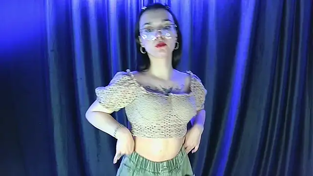 Snapshot of MilaHoleen chatting on June 2026 05:59:01 PM MilaHoleen online show from June 2026 05:59:01 PM