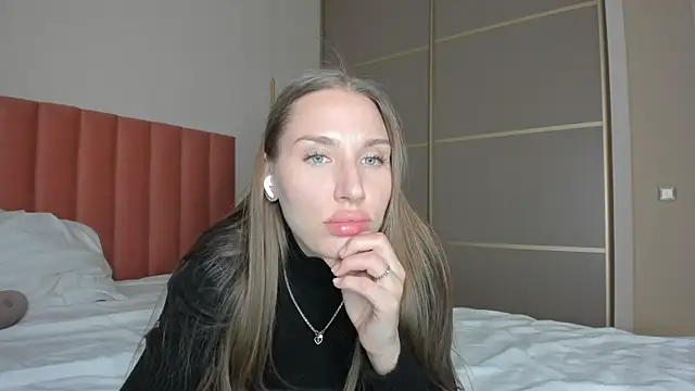 Snapshot of SofiClimbing chatting on December 2024 01:19:02 PM SofiClimbing online show from December 2024 01:19:02 PM