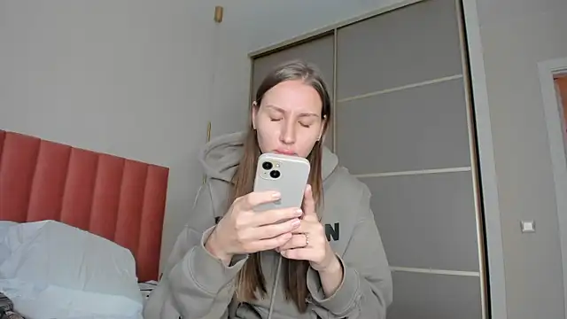 Snapshot of SofiClimbing chatting on January 2025 08:57:02 AM SofiClimbing online show from January 2025 08:57:02 AM