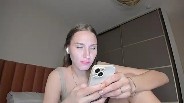 Snapshot of SofiClimbing chatting on March 2025 01:06:02 PM SofiClimbing online show from March 2025 01:06:02 PM