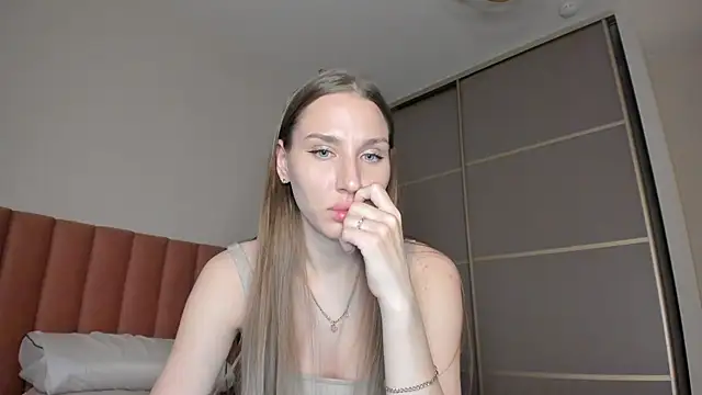 Snapshot of SofiClimbing chatting on March 2025 03:08:01 AM SofiClimbing online show from March 2025 03:08:01 AM