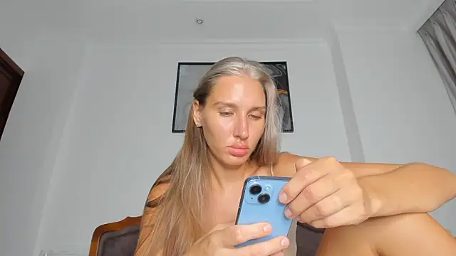 Snapshot of SofiClimbing chatting on September 2025 02:10:01 PM SofiClimbing online show from September 2025 02:10:01 PM