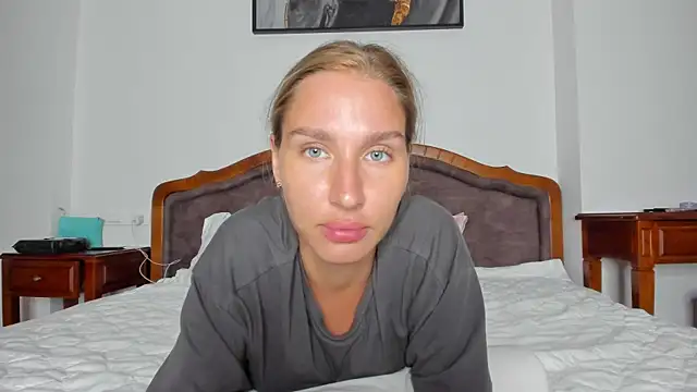 Snapshot of SofiClimbing chatting on October 2025 10:11:02 AM SofiClimbing online show from October 2025 10:11:02 AM