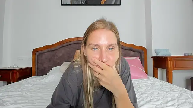 Snapshot of SofiClimbing chatting on November 2025 06:44:01 AM SofiClimbing online show from November 2025 06:44:01 AM