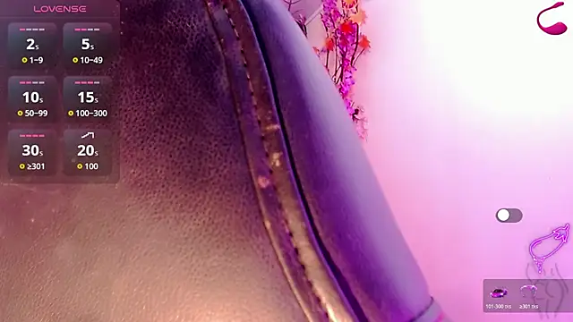 Snapshot of Honey_Balenciaga chatting on June 2026 07:12:01 PM Honey Balenciaga online show from June 2026 07:12:01 PM