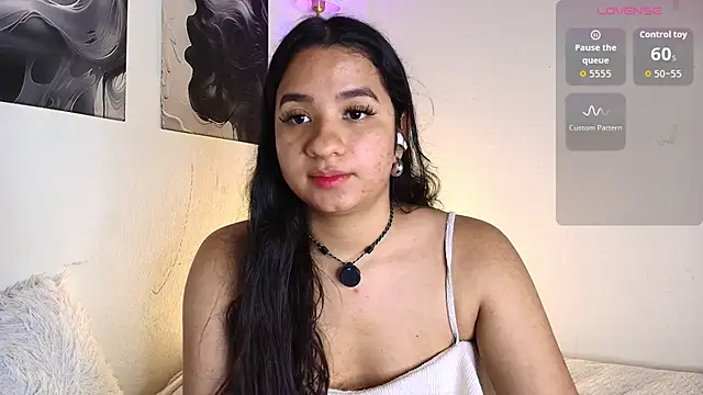 Snapshot of thepeach_ chatting on August 2026 07:28:01 PM thepeach online show from August 2026 07:28:01 PM