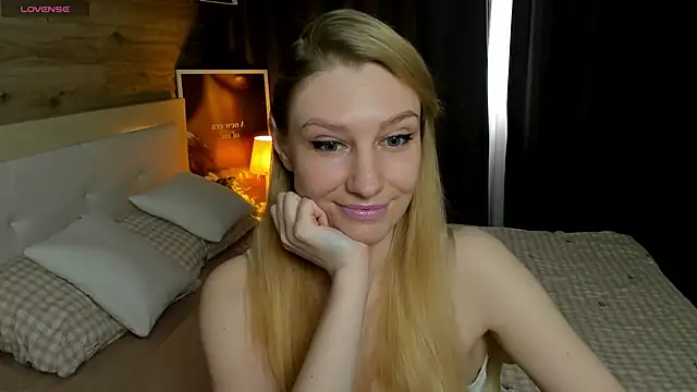 ReginaAmour online show from June 2026 01:03:01 PM