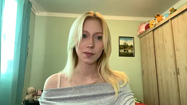 Snapshot of BossedFrog chatting on June 2026 02:12:02 PM BossedFrog online show from June 2026 02:12:02 PM