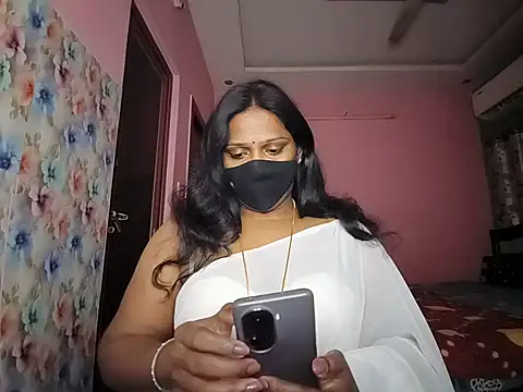 Snapshot of Meenakshy chatting on June 2026 05:25:01 PM Meenakshy online show from June 2026 05:25:01 PM