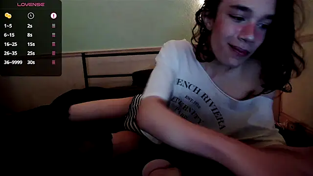 Snapshot of Straything chatting on June 2026 08:55:01 PM Straything online show from June 2026 08:55:01 PM